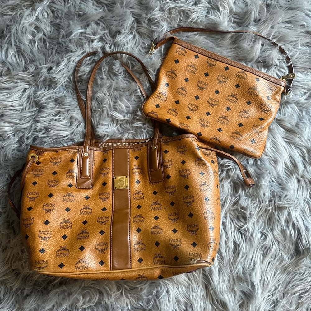 Authentic MCM Reversible LIZ Tote & Clutch purse set! Cognac